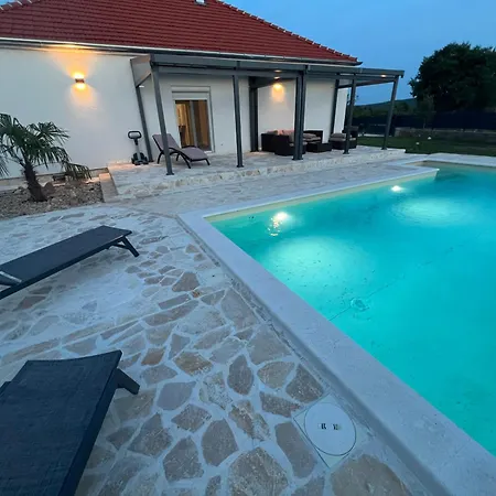 Luna Villa *