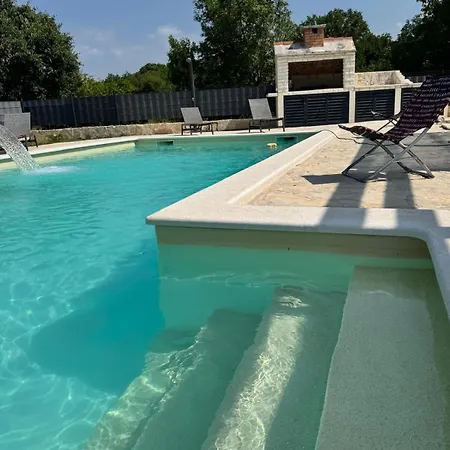 Villa Luna Ervenik