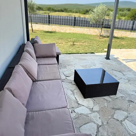 Luna Villa Ervenik