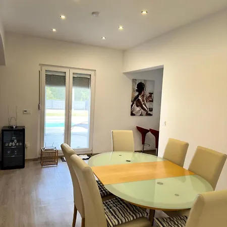 Luna Villa *